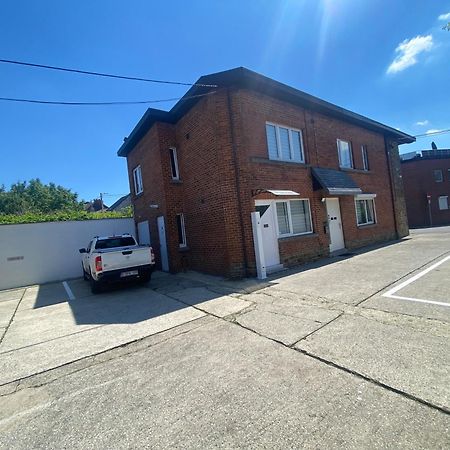 1-C Superbe Appartement Tres Calme Et Bien Decore Charleroi Bagian luar foto
