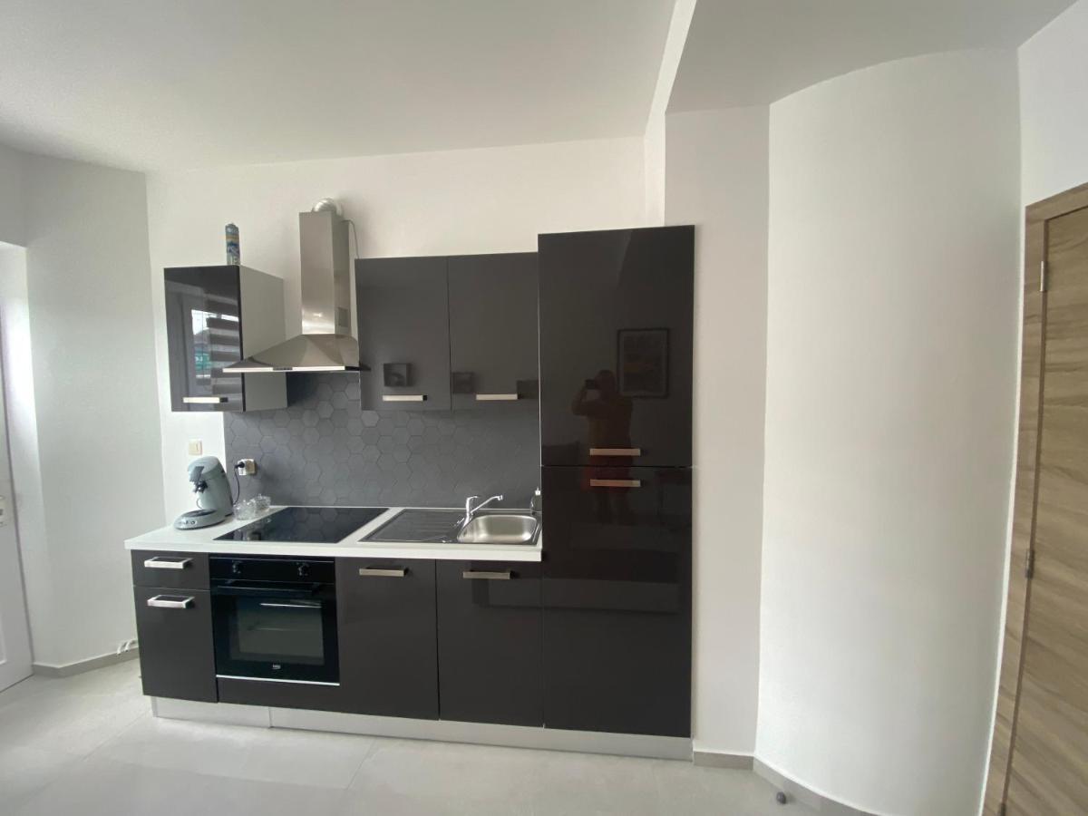 1-C Superbe Appartement Tres Calme Et Bien Decore Charleroi Bagian luar foto