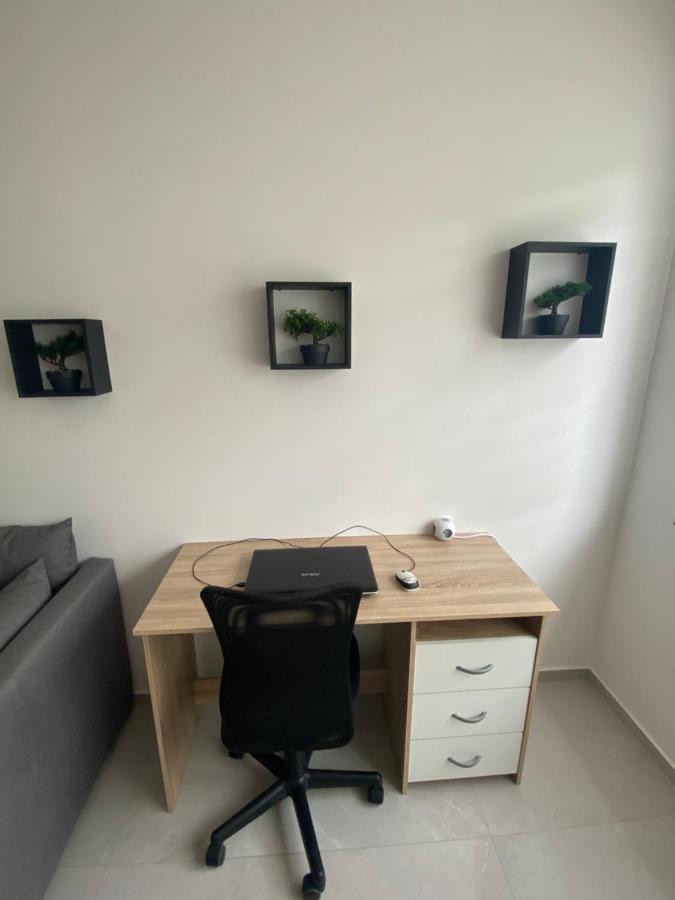 1-C Superbe Appartement Tres Calme Et Bien Decore Charleroi Bagian luar foto