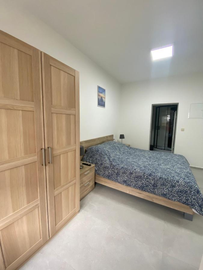 1-C Superbe Appartement Tres Calme Et Bien Decore Charleroi Bagian luar foto