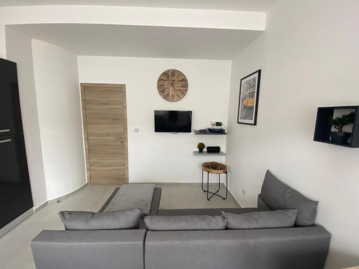 1-C Superbe Appartement Tres Calme Et Bien Decore Charleroi Bagian luar foto