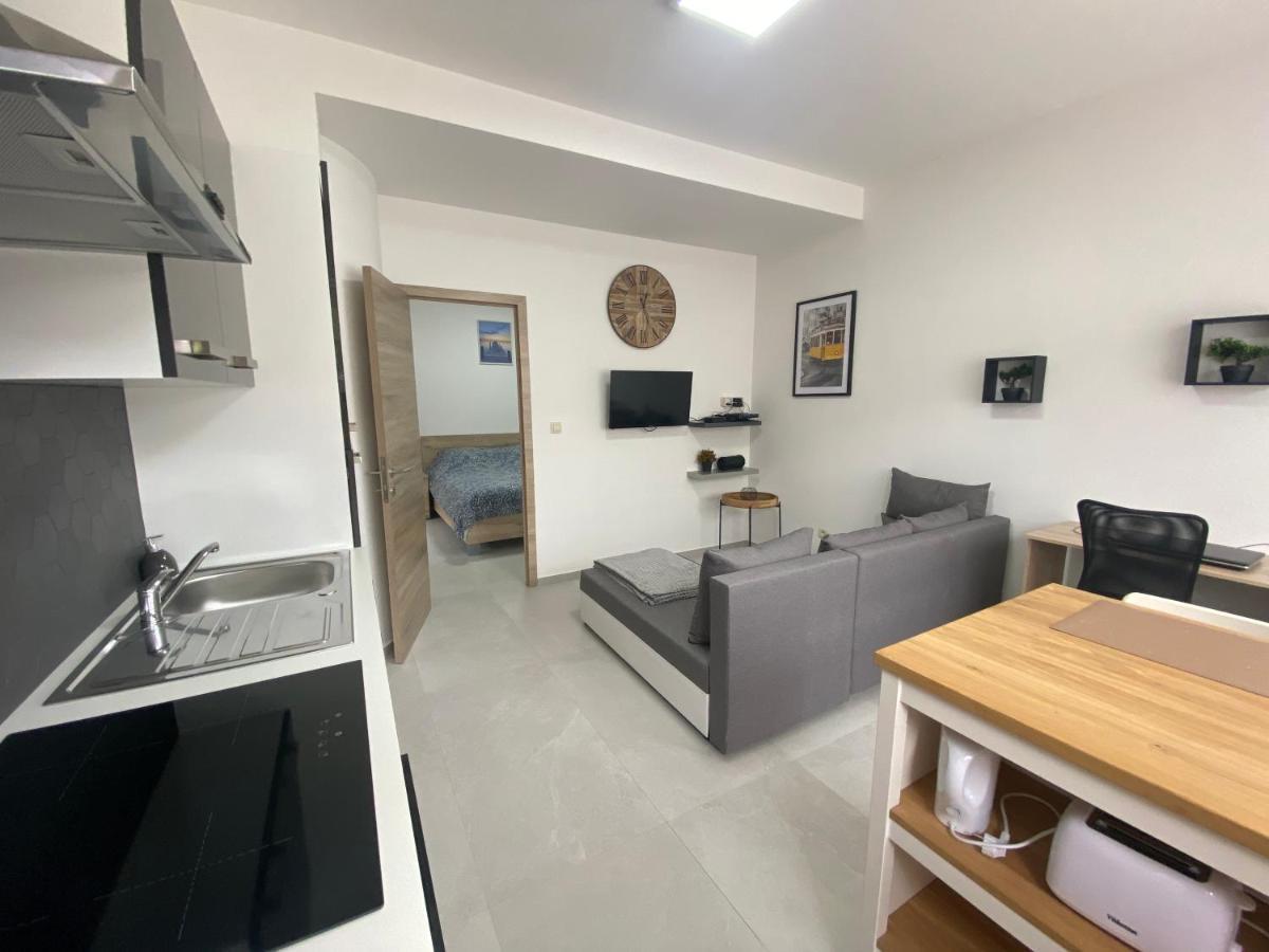 1-C Superbe Appartement Tres Calme Et Bien Decore Charleroi Bagian luar foto