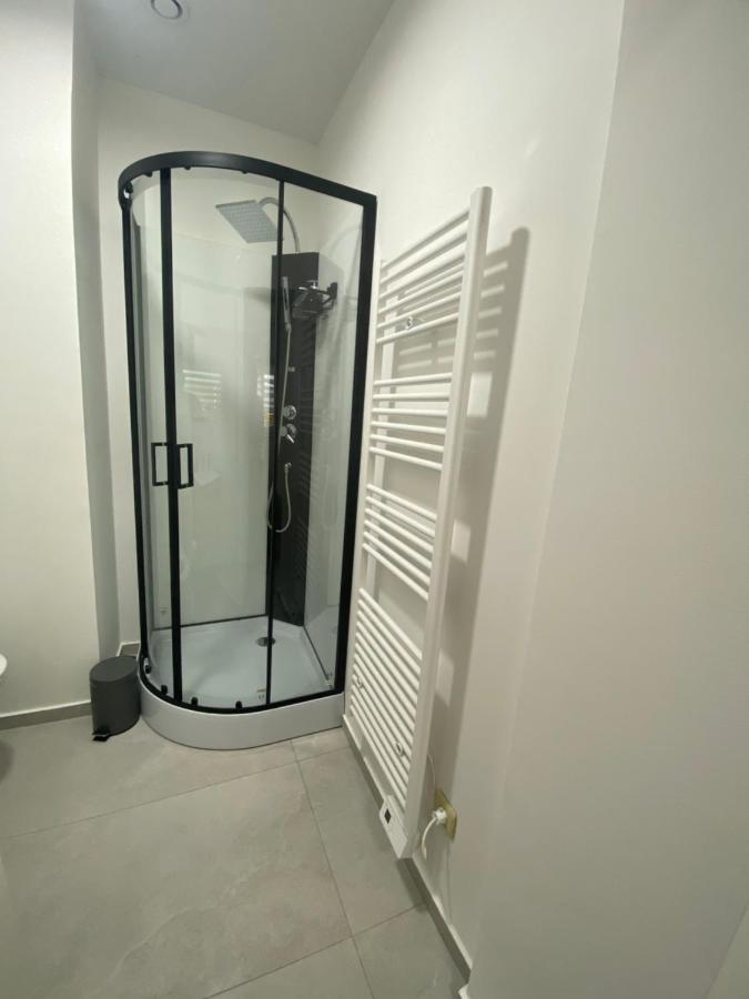 1-C Superbe Appartement Tres Calme Et Bien Decore Charleroi Bagian luar foto