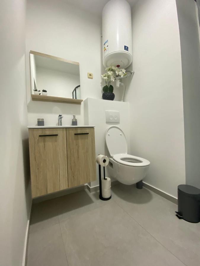 1-C Superbe Appartement Tres Calme Et Bien Decore Charleroi Bagian luar foto