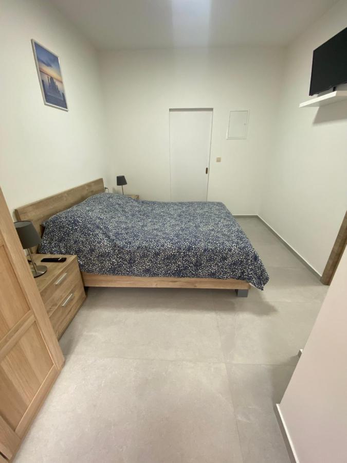 1-C Superbe Appartement Tres Calme Et Bien Decore Charleroi Bagian luar foto