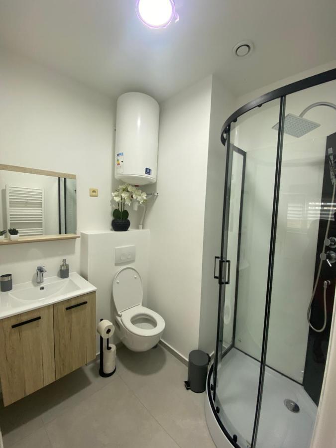 1-C Superbe Appartement Tres Calme Et Bien Decore Charleroi Bagian luar foto