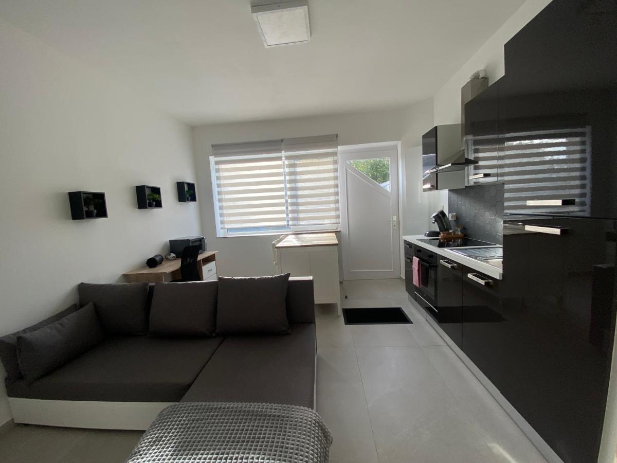 1-C Superbe Appartement Tres Calme Et Bien Decore Charleroi Bagian luar foto