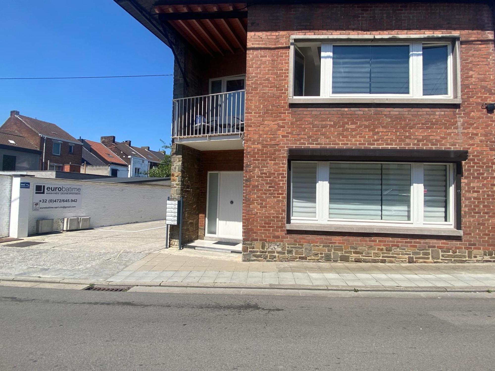1-C Superbe Appartement Tres Calme Et Bien Decore Charleroi Bagian luar foto